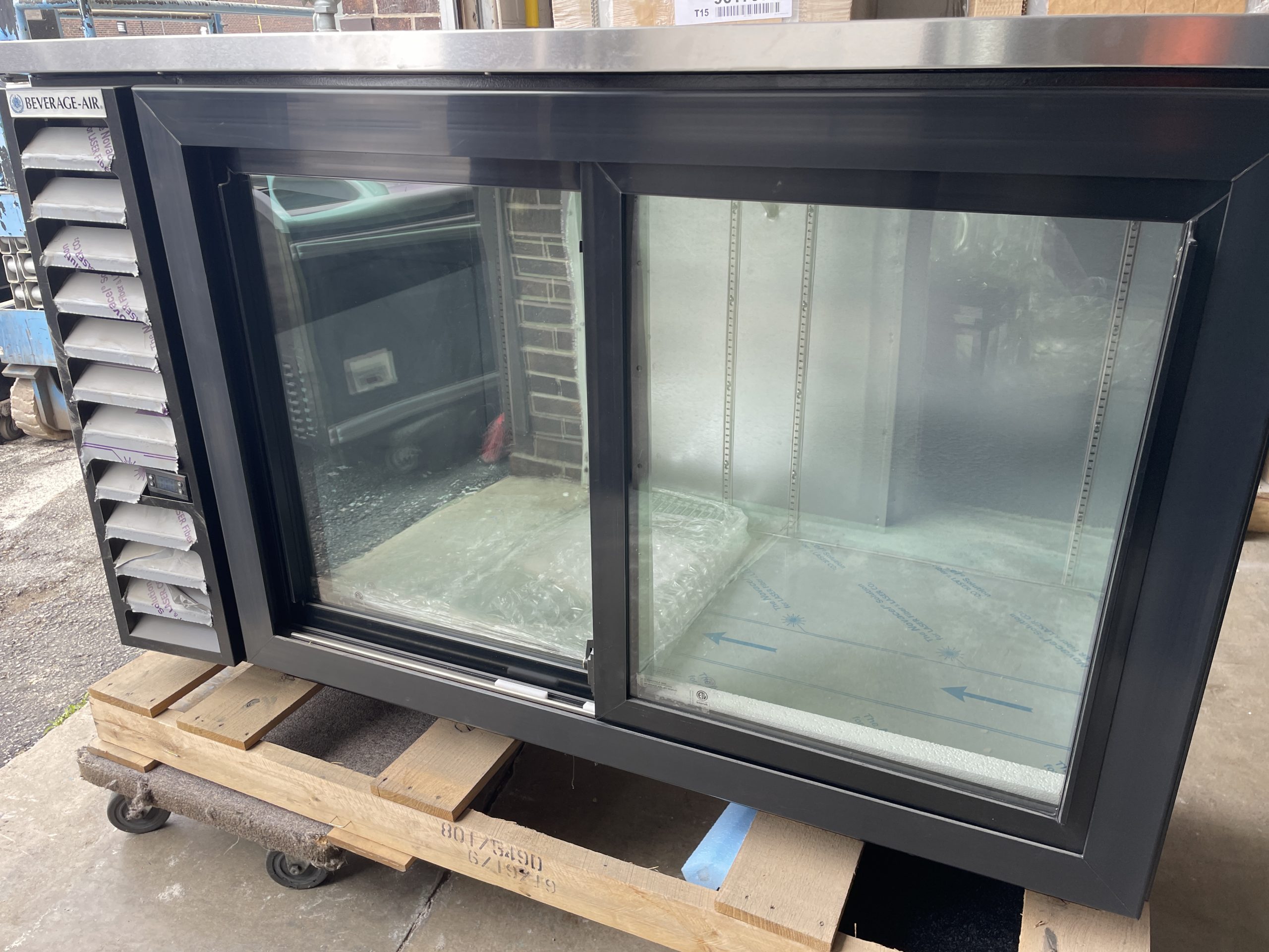Beverage-Air BB58HC-1-GS-B Sliding Glass Doors Back Bar