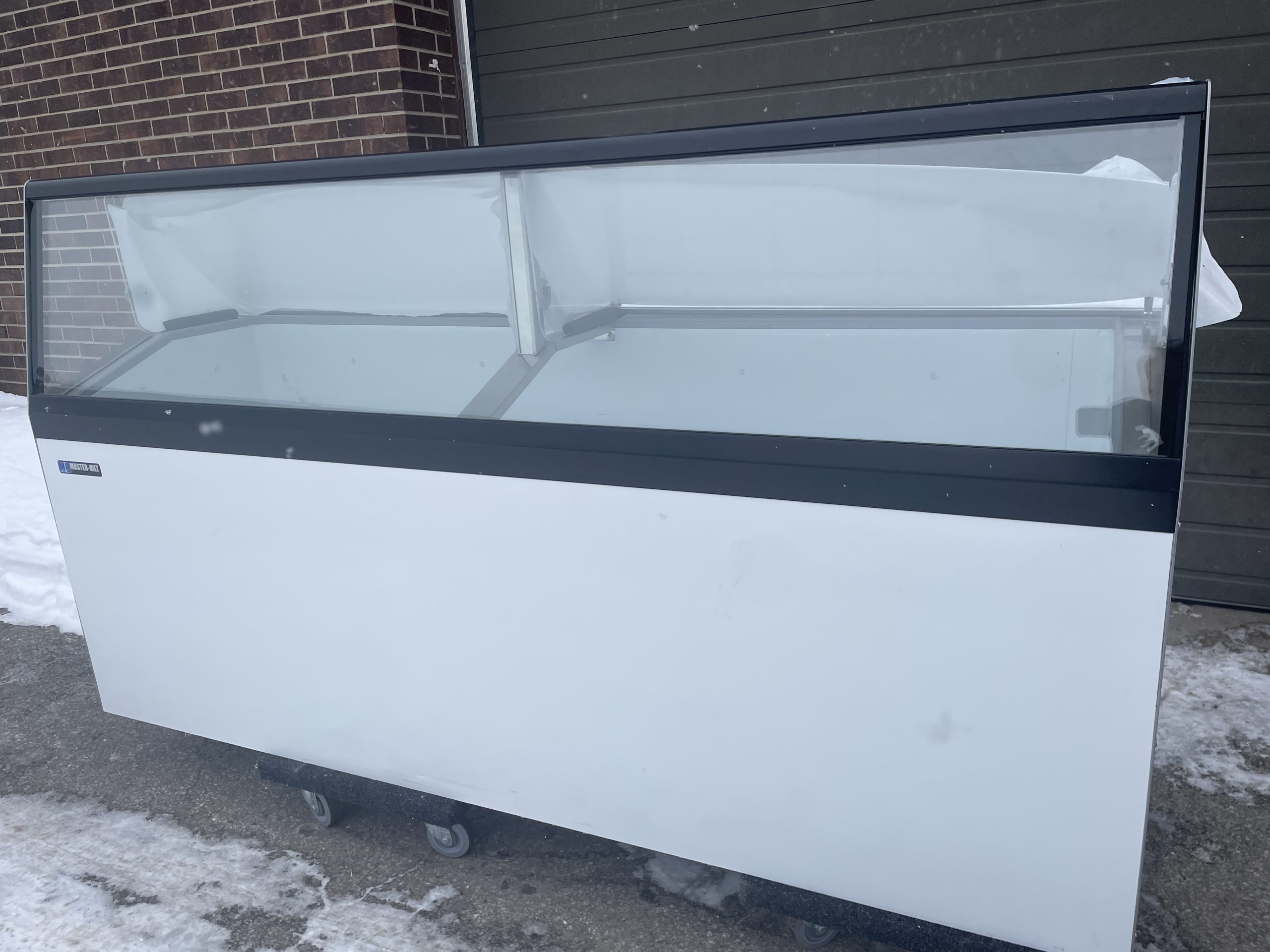 Master Bilt DD-88L Ice Cream Dipping/Display Cabinet