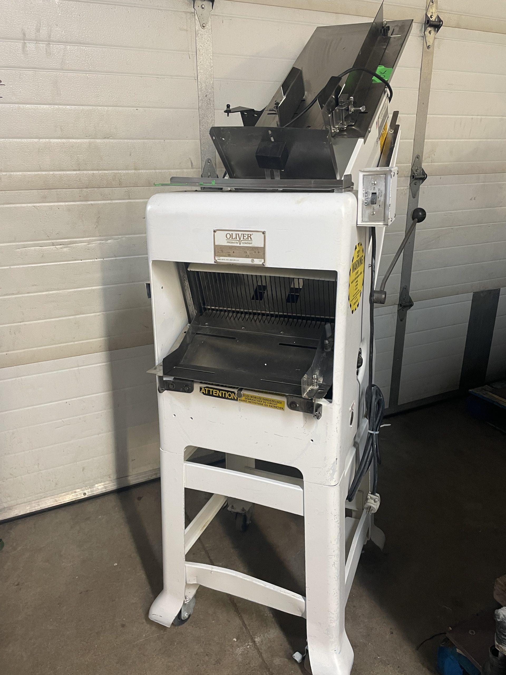 Oliver 797-32 Gravity Feed Bread Slicer with Swing-Away Bagger