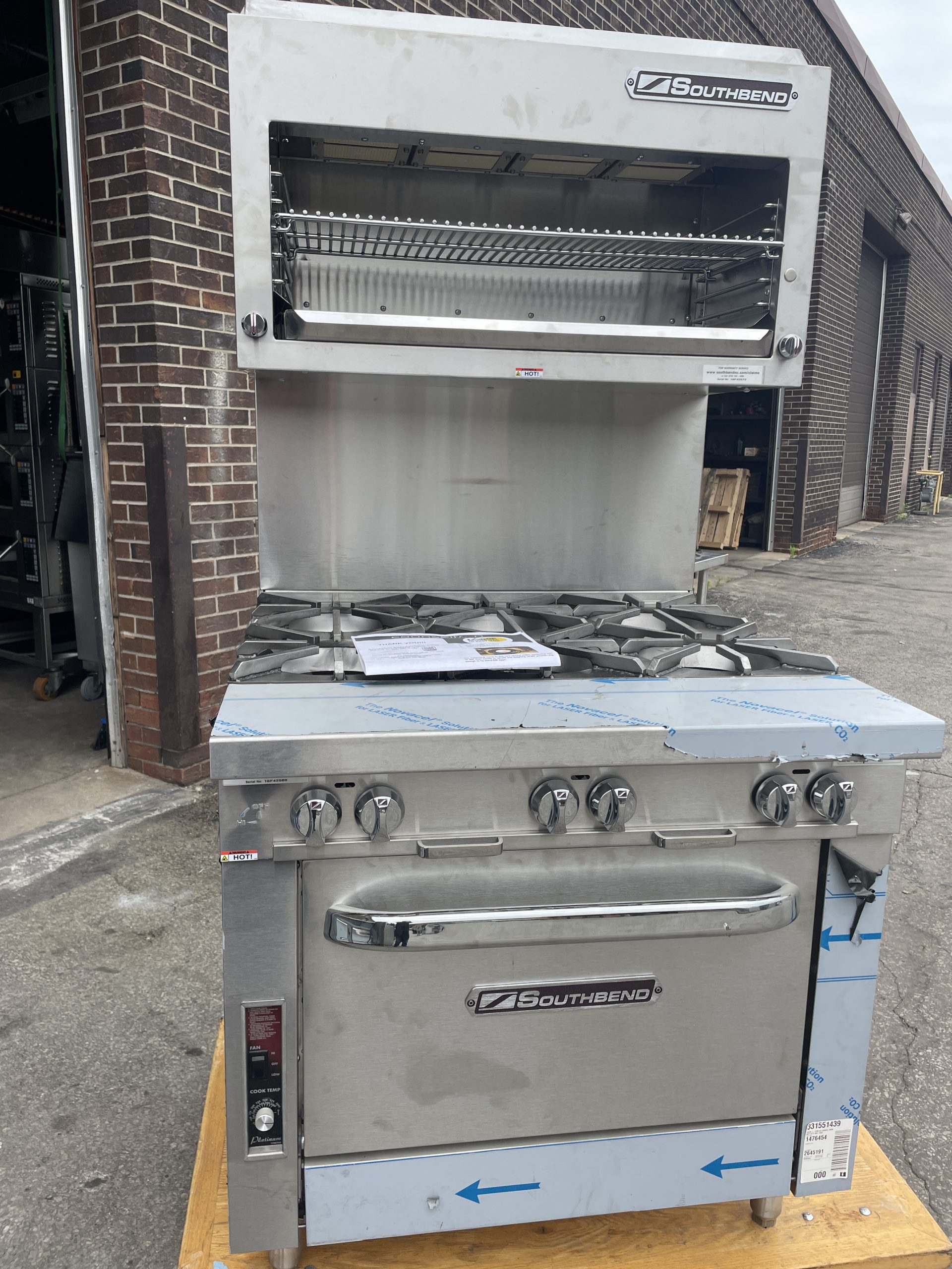 Southbend P36A-BBB 36″ 6 Burner Gas Range w/ Convection Oven