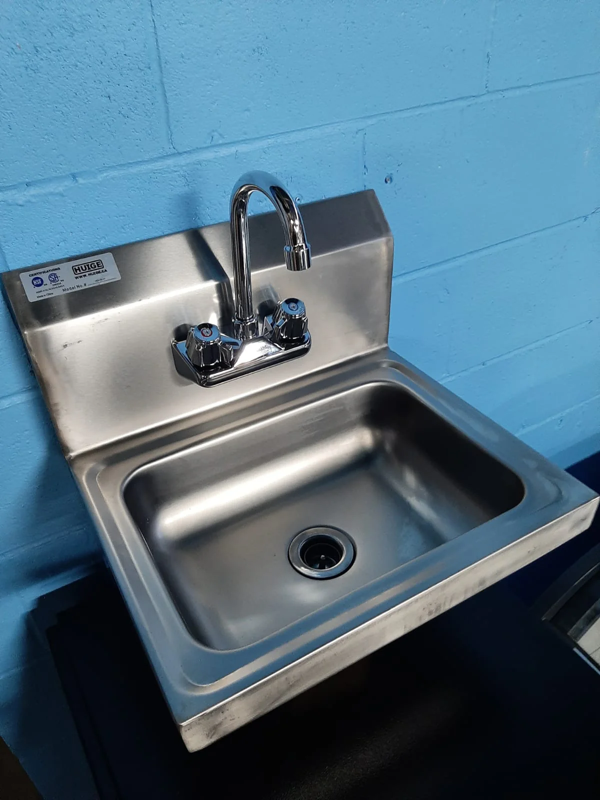 Huige SSHS17 Large 17” Wall Mounted Hand Sink (Faucet Included)