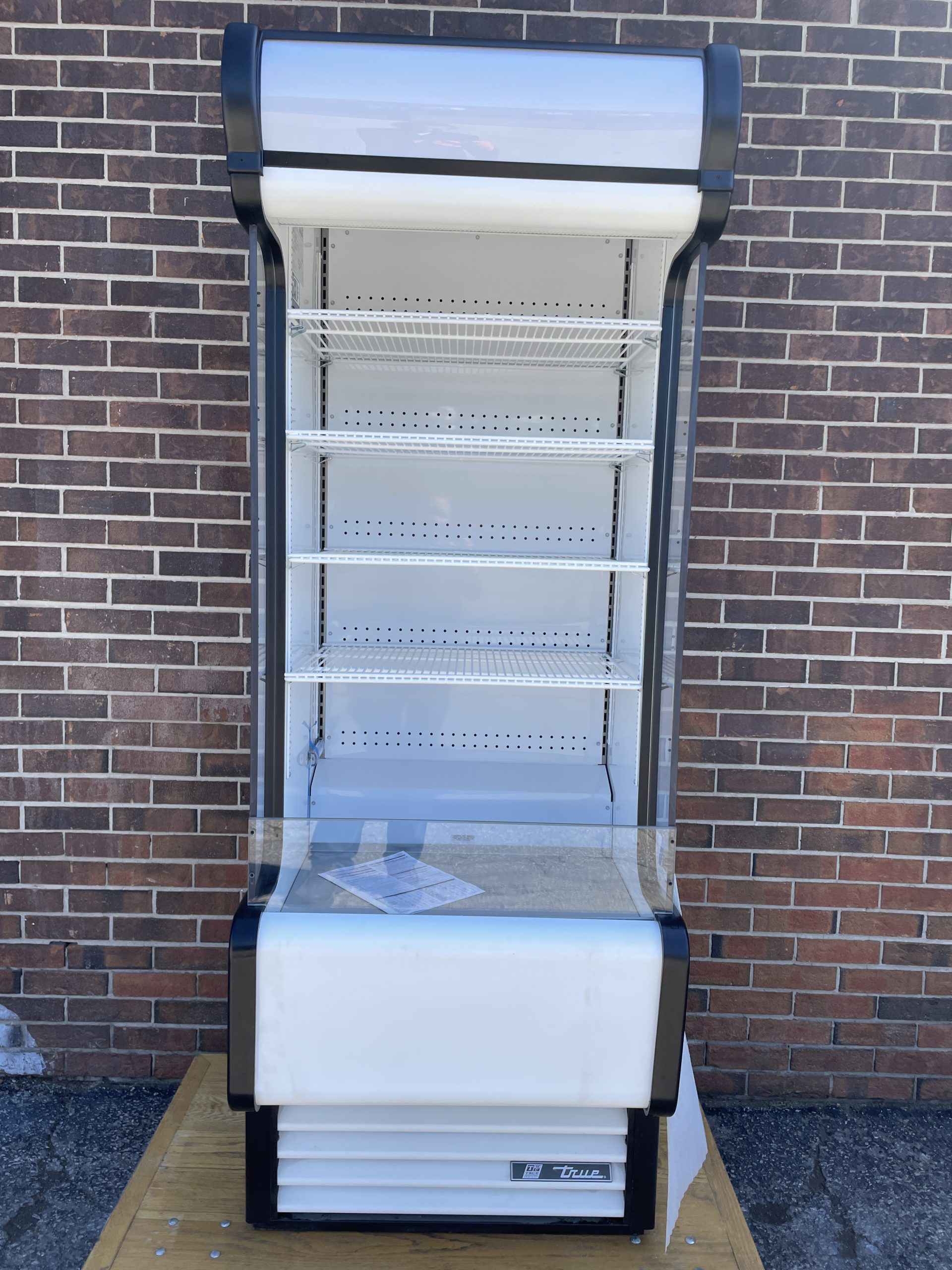 True TAC-30GS – 30″ Open-Air Glass Side Merchandiser