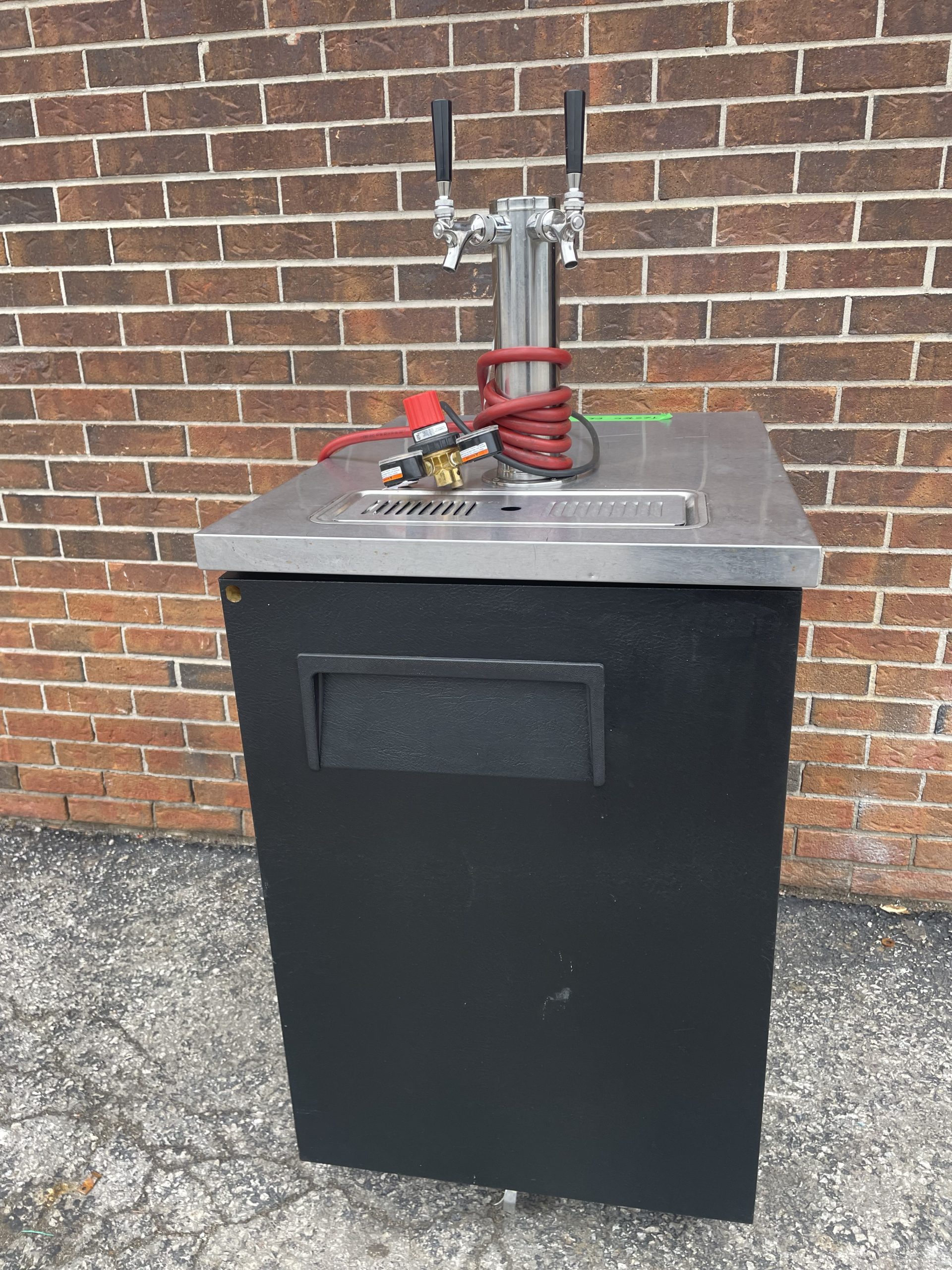True TDD Single Door Wide Keg Beer Dispensing Cooler